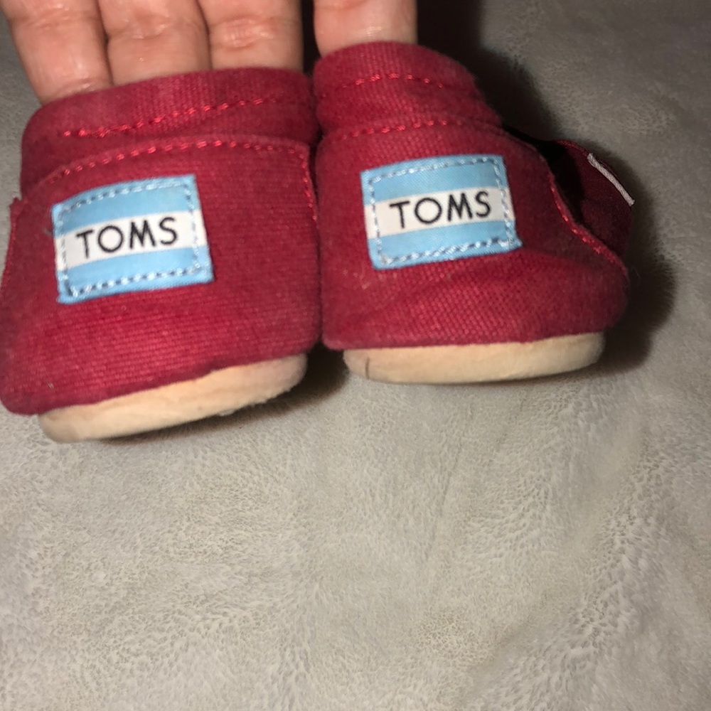 Toms - Picture 3 of 8